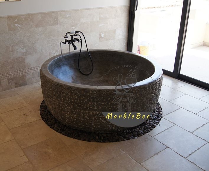Black Round Bathtub for Spa-Like Appeal Will be in Style
